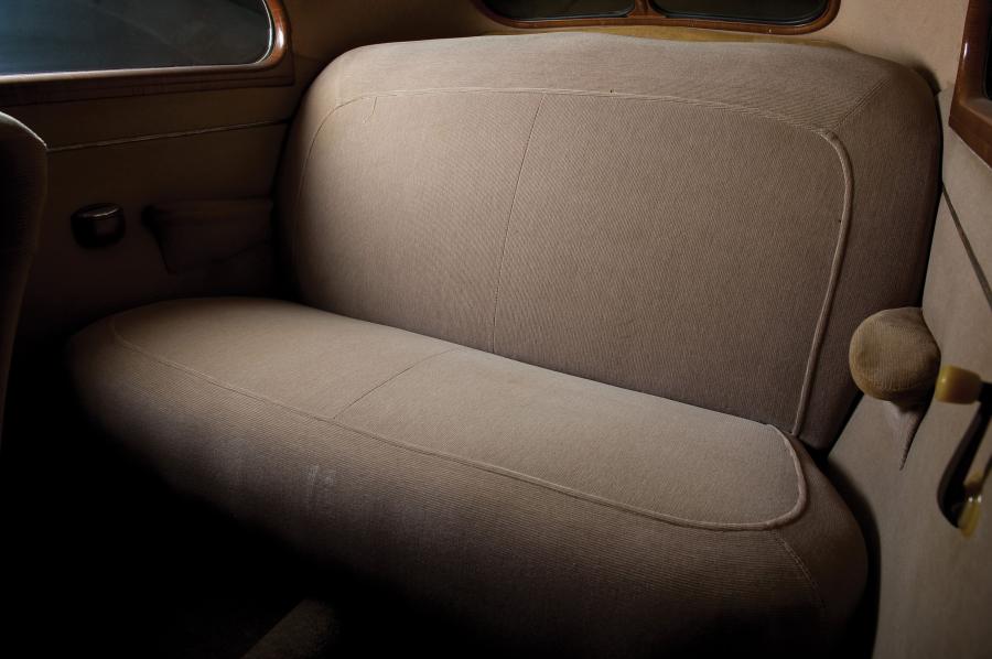  Ford DeLuxe Tudor Sedan 1939 года  (фото 4 из 9)